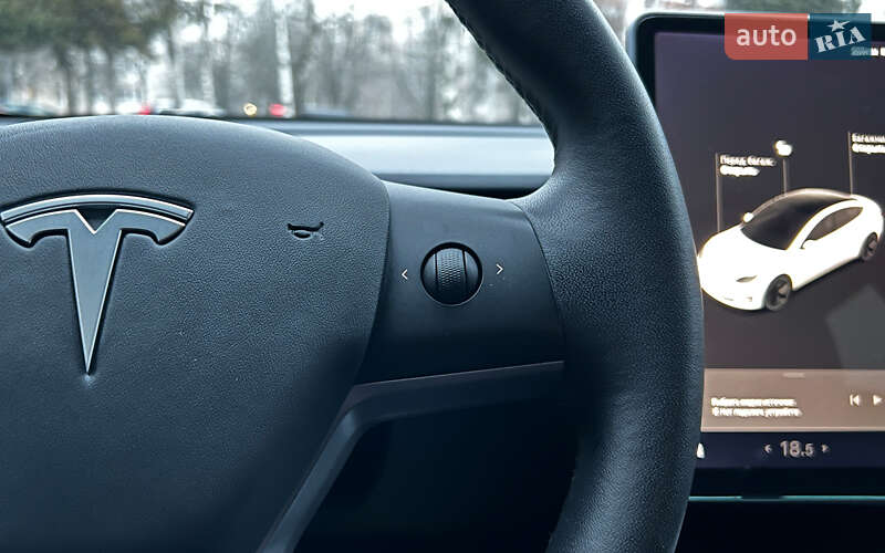 Седан Tesla Model 3 2020 в Львові