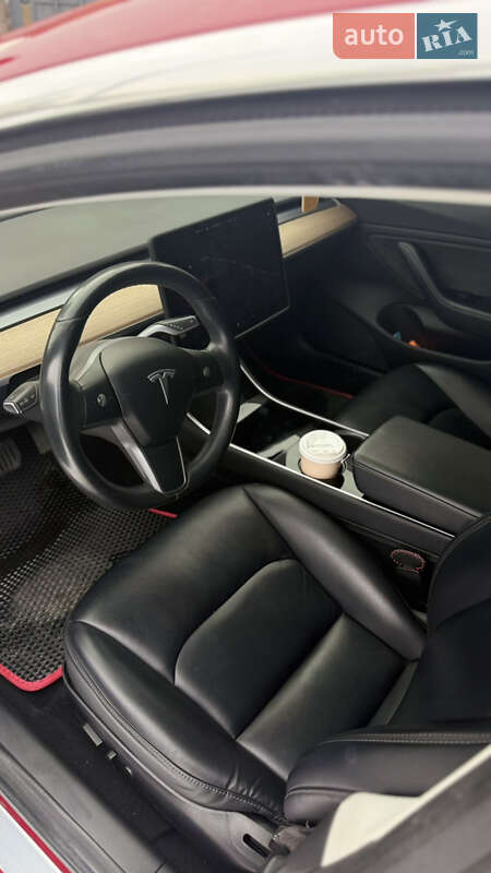 Седан Tesla Model 3 2018 в Новоселиці