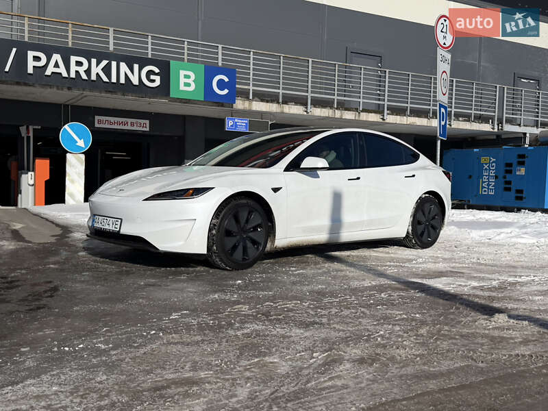Седан Tesla Model 3 2024 в Києві