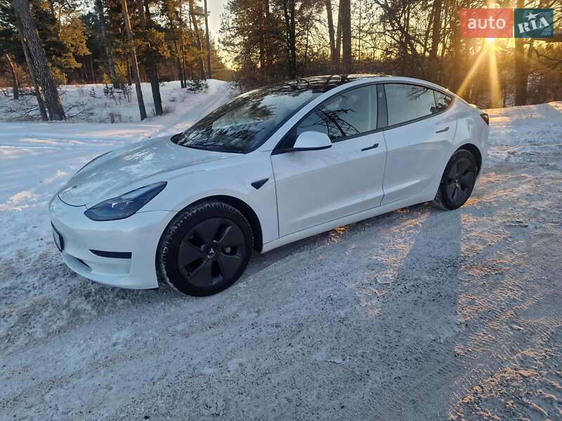 Седан Tesla Model 3 2023 в Києві