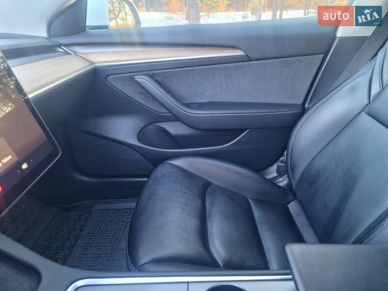 Седан Tesla Model 3 2023 в Києві