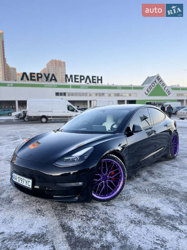 Седан Tesla Model 3 2022 в Киеве