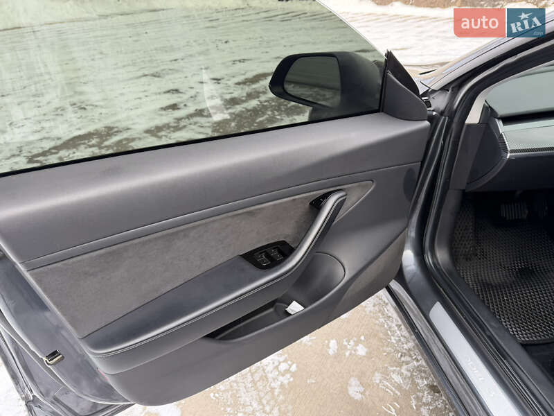 Седан Tesla Model 3 2018 в Золотоноші