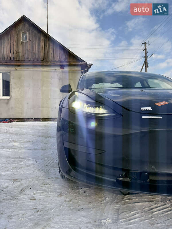 Седан Tesla Model 3 2021 в Луцьку