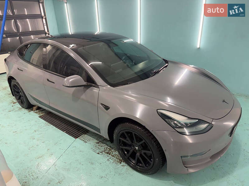 Седан Tesla Model 3 2018 в Києві
