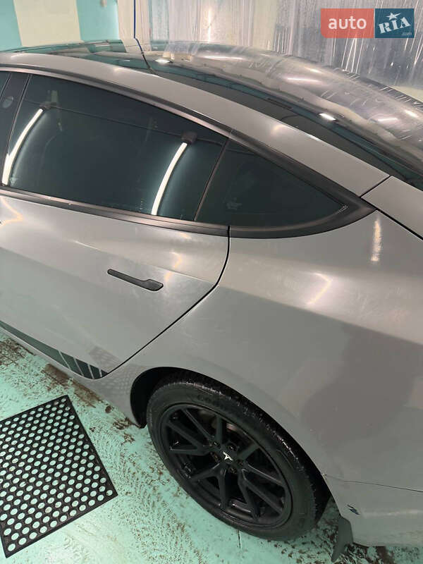Седан Tesla Model 3 2018 в Києві
