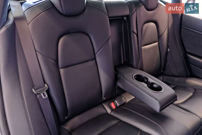 Седан Tesla Model 3 2022 в Одессе