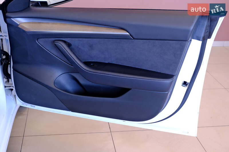 Седан Tesla Model 3 2022 в Одессе