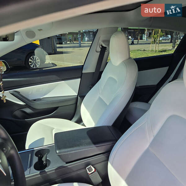 Седан Tesla Model 3 2020 в Кривом Роге