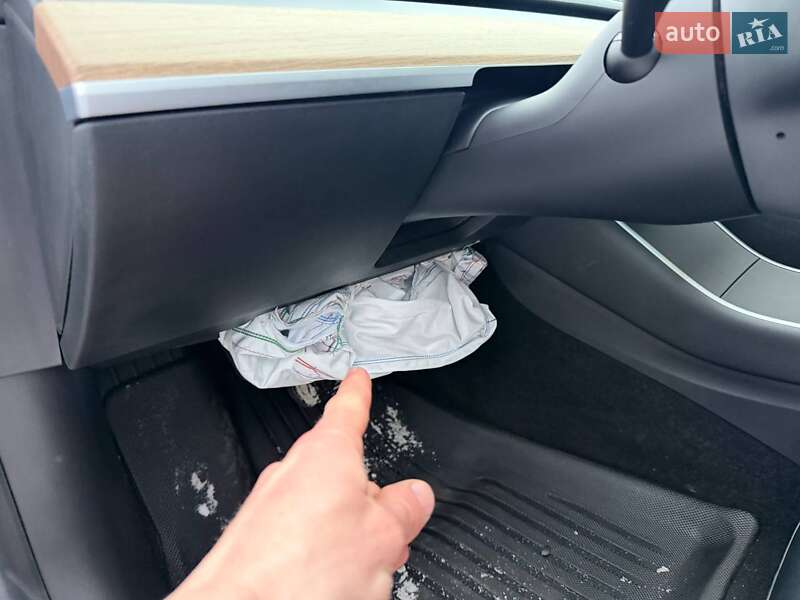 Седан Tesla Model 3 2019 в Луцке