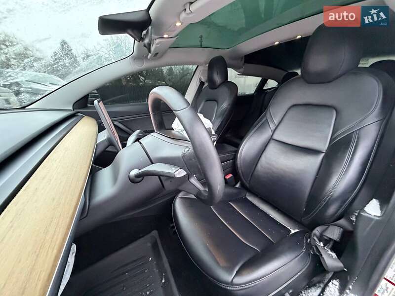 Седан Tesla Model 3 2019 в Луцке