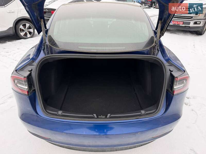 Седан Tesla Model 3 2020 в Луцьку