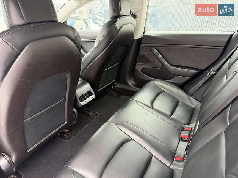 Седан Tesla Model 3 2020 в Луцьку