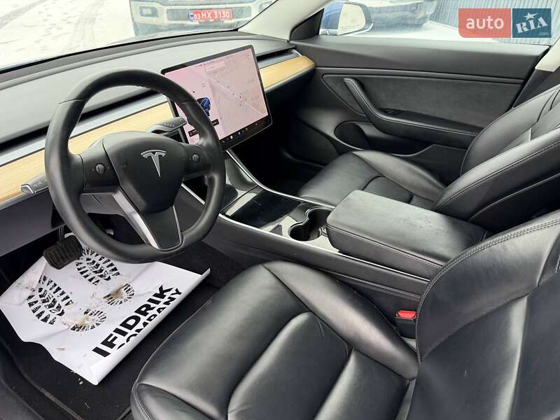 Седан Tesla Model 3 2020 в Луцьку