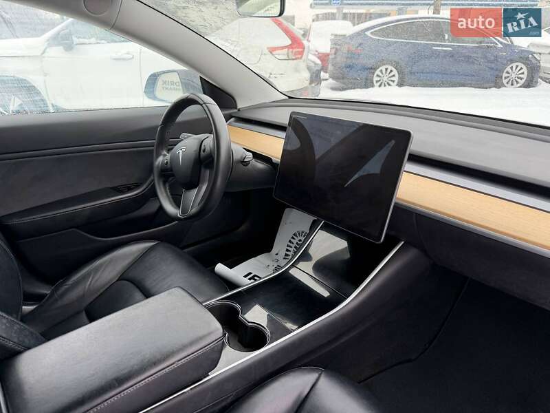 Седан Tesla Model 3 2019 в Луцьку