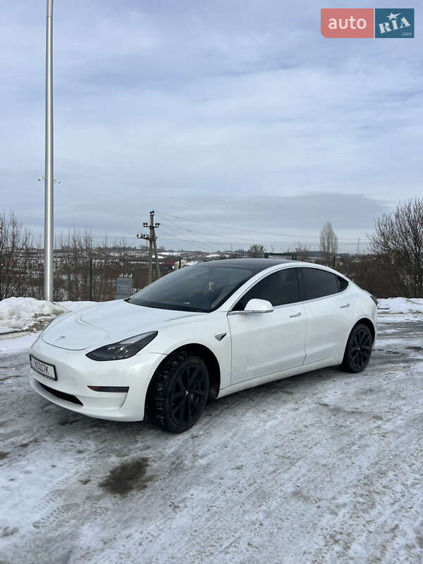 Седан Tesla Model 3 2020 в Львове