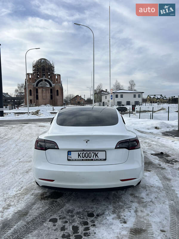 Седан Tesla Model 3 2020 в Львове