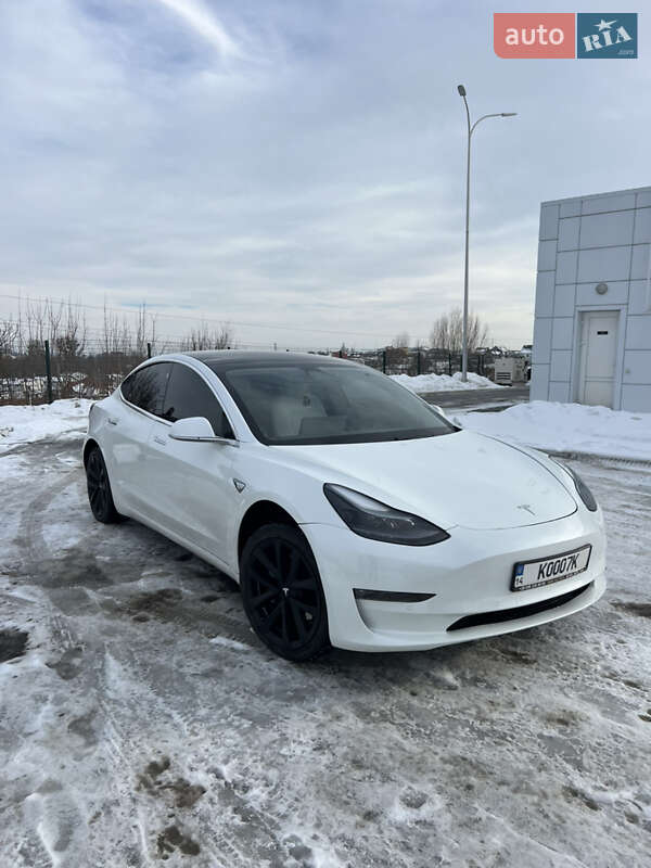 Седан Tesla Model 3 2020 в Львове