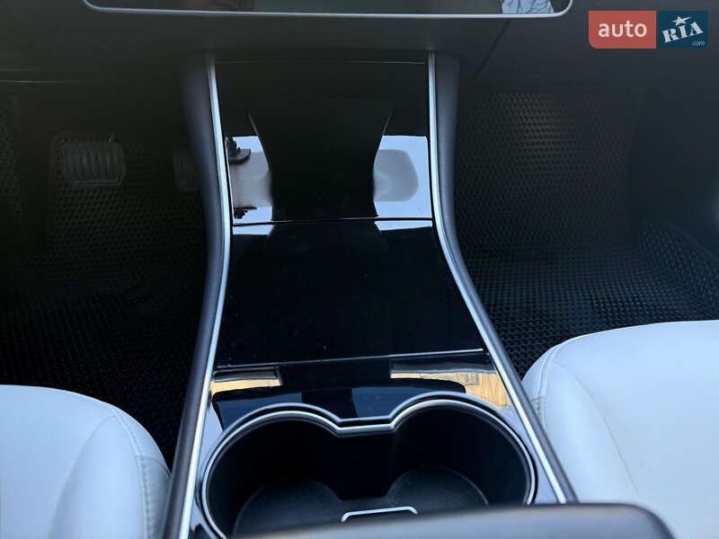 Седан Tesla Model 3 2018 в Одесі