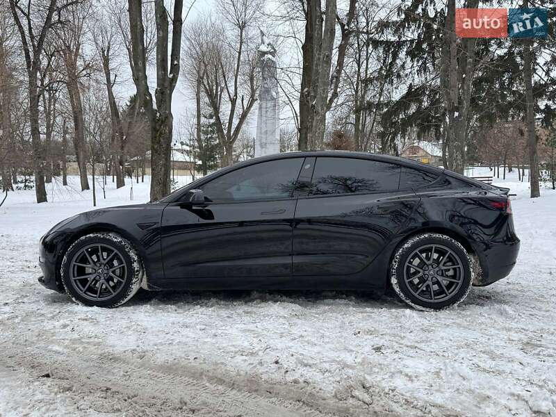 Седан Tesla Model 3 2022 в Киеве