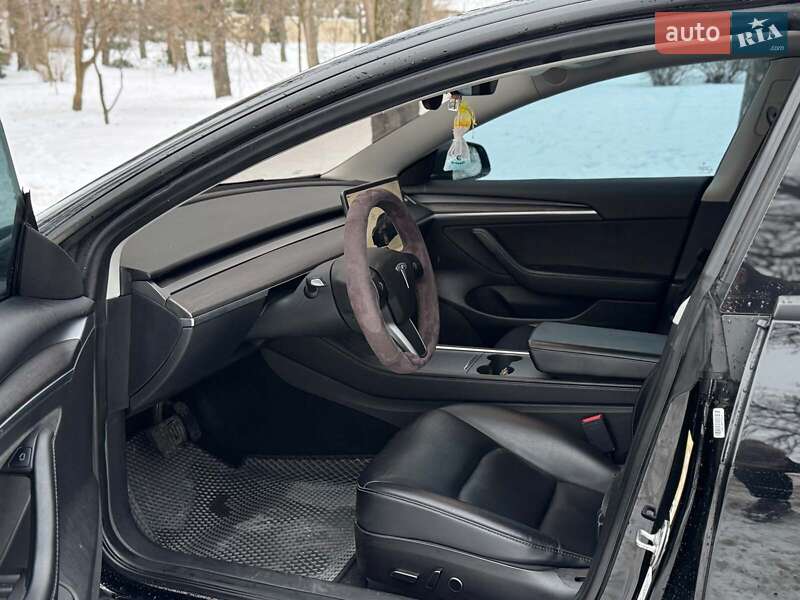 Седан Tesla Model 3 2022 в Киеве