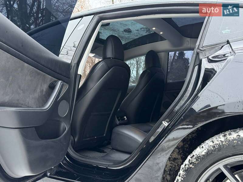 Седан Tesla Model 3 2022 в Киеве