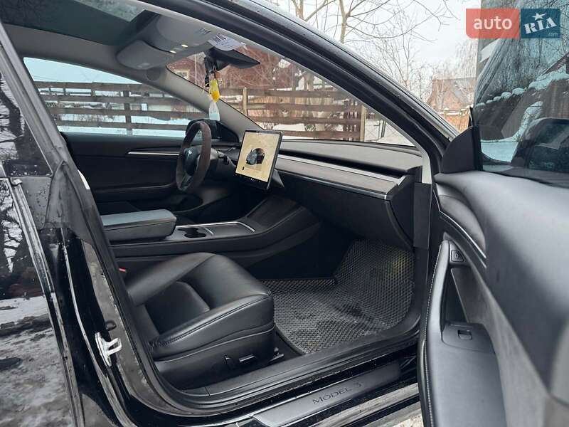 Седан Tesla Model 3 2022 в Киеве