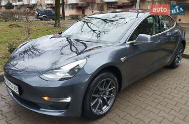 Седан Tesla Model 3 2018 в Ужгороді
