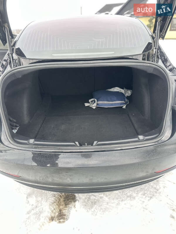 Седан Tesla Model 3 2018 в Ивано-Франковске