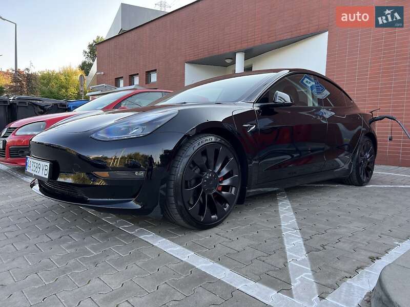 Седан Tesla Model 3 2023 в Києві