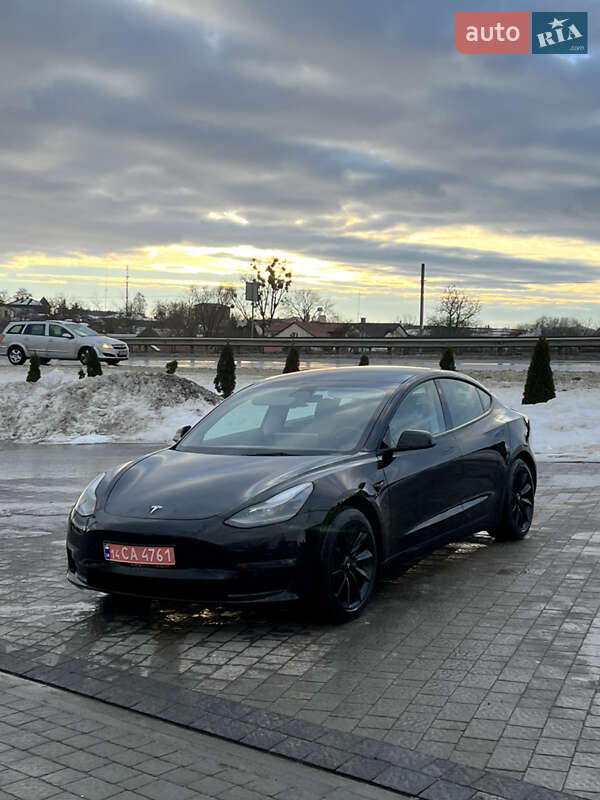 Седан Tesla Model 3 2022 в Львові