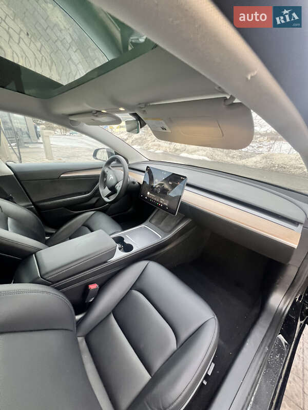 Седан Tesla Model 3 2022 в Львові