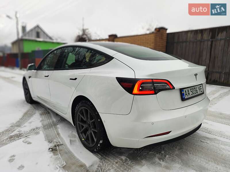 Седан Tesla Model 3 2022 в Києві