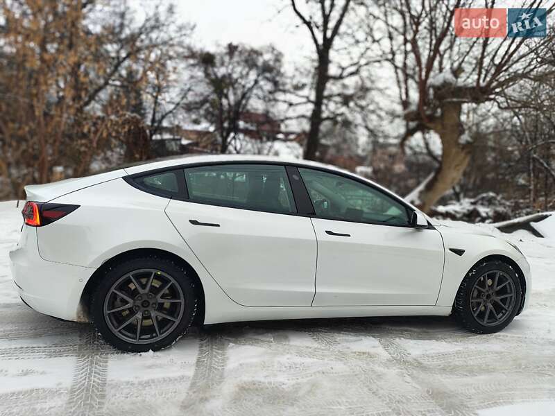 Седан Tesla Model 3 2022 в Києві