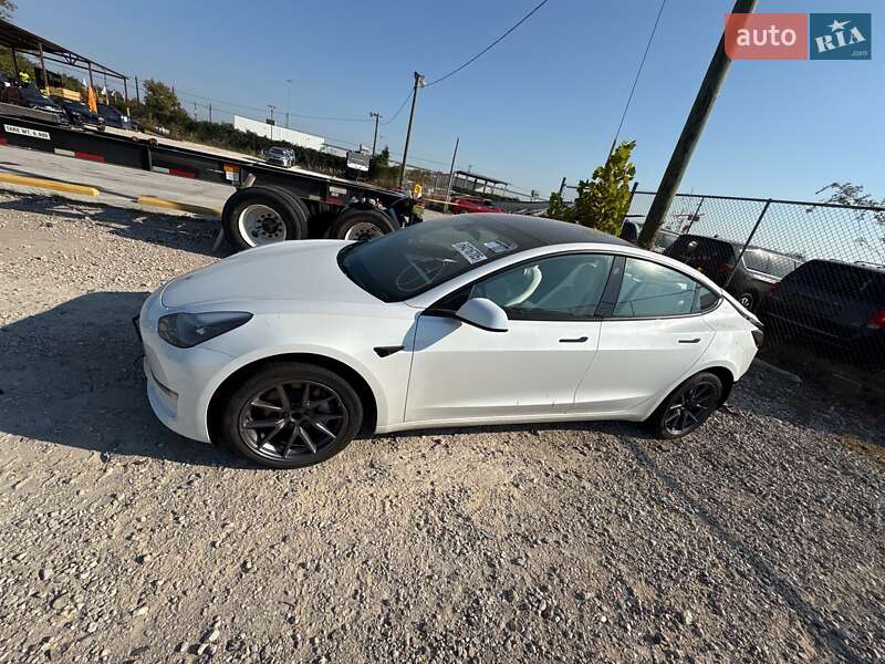 Седан Tesla Model 3 2023 в Києві