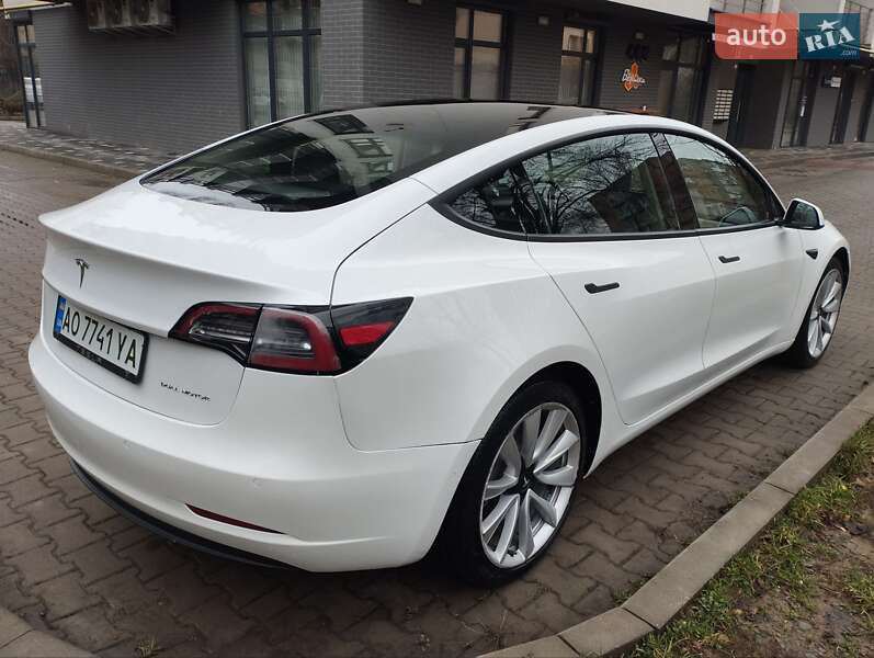 Седан Tesla Model 3 2022 в Ужгороді