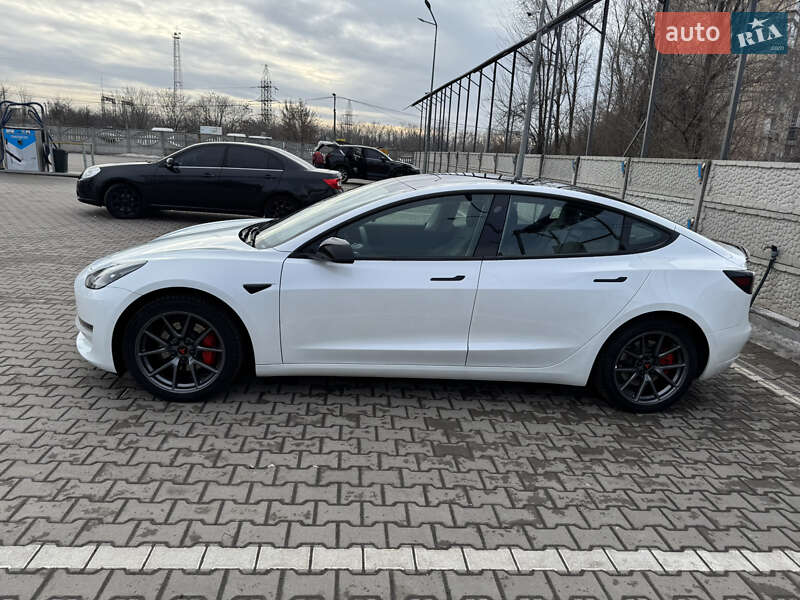 Седан Tesla Model 3 2020 в Кривому Розі