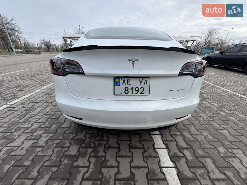 Седан Tesla Model 3 2020 в Кривому Розі
