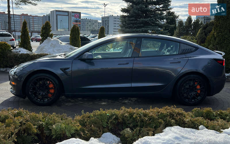 Седан Tesla Model 3 2022 в Львове