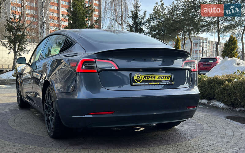 Седан Tesla Model 3 2022 в Львове