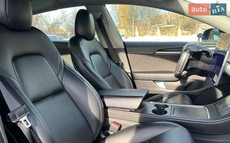 Седан Tesla Model 3 2022 в Львове