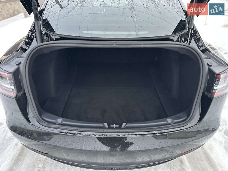 Седан Tesla Model 3 2022 в Виннице