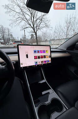 Седан Tesla Model 3 2019 в Ирпене