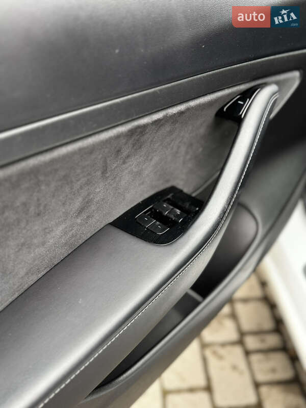 Седан Tesla Model 3 2019 в Одессе