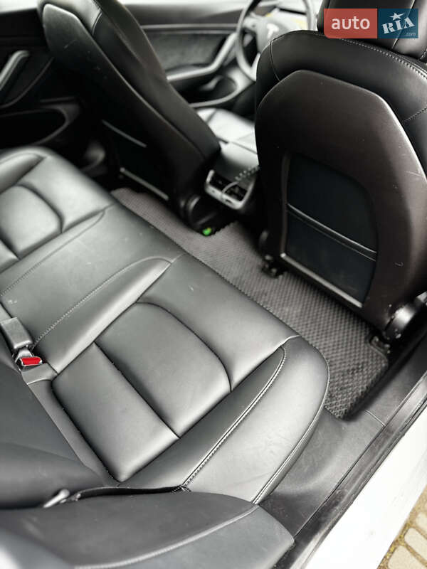 Седан Tesla Model 3 2019 в Одессе