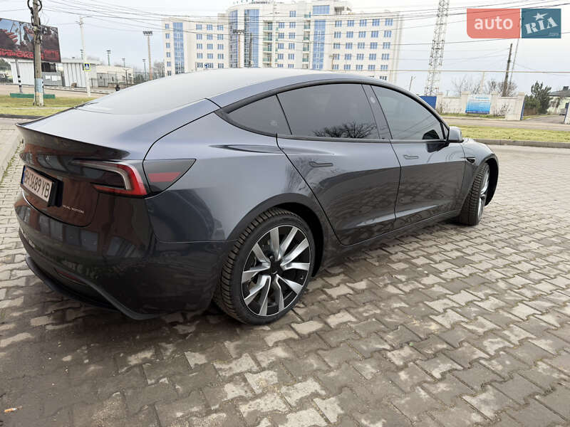 Седан Tesla Model 3 2024 в Чорноморську