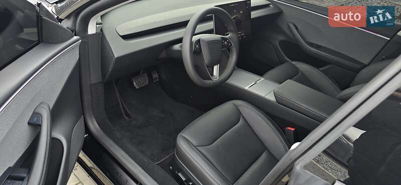 Седан Tesla Model 3 2025 в Мукачевому