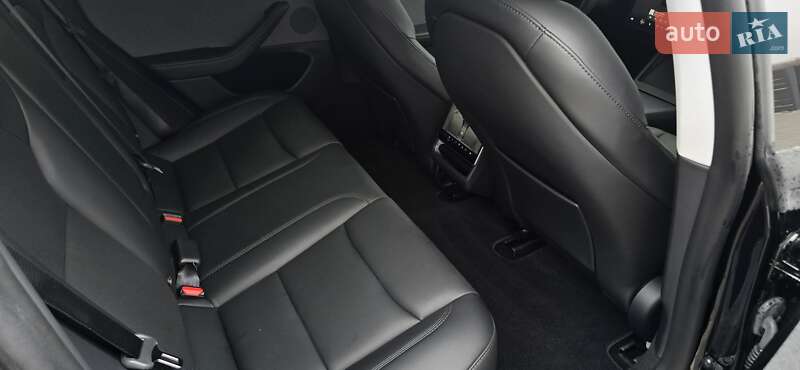 Седан Tesla Model 3 2025 в Мукачевому