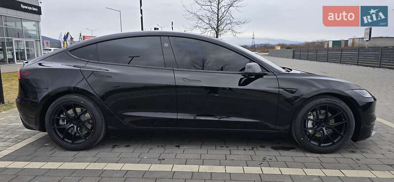 Седан Tesla Model 3 2025 в Мукачевому