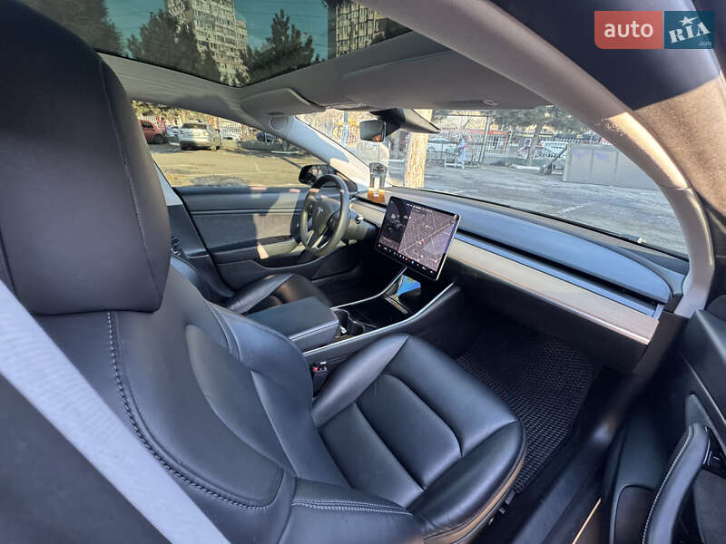 Седан Tesla Model 3 2020 в Одессе